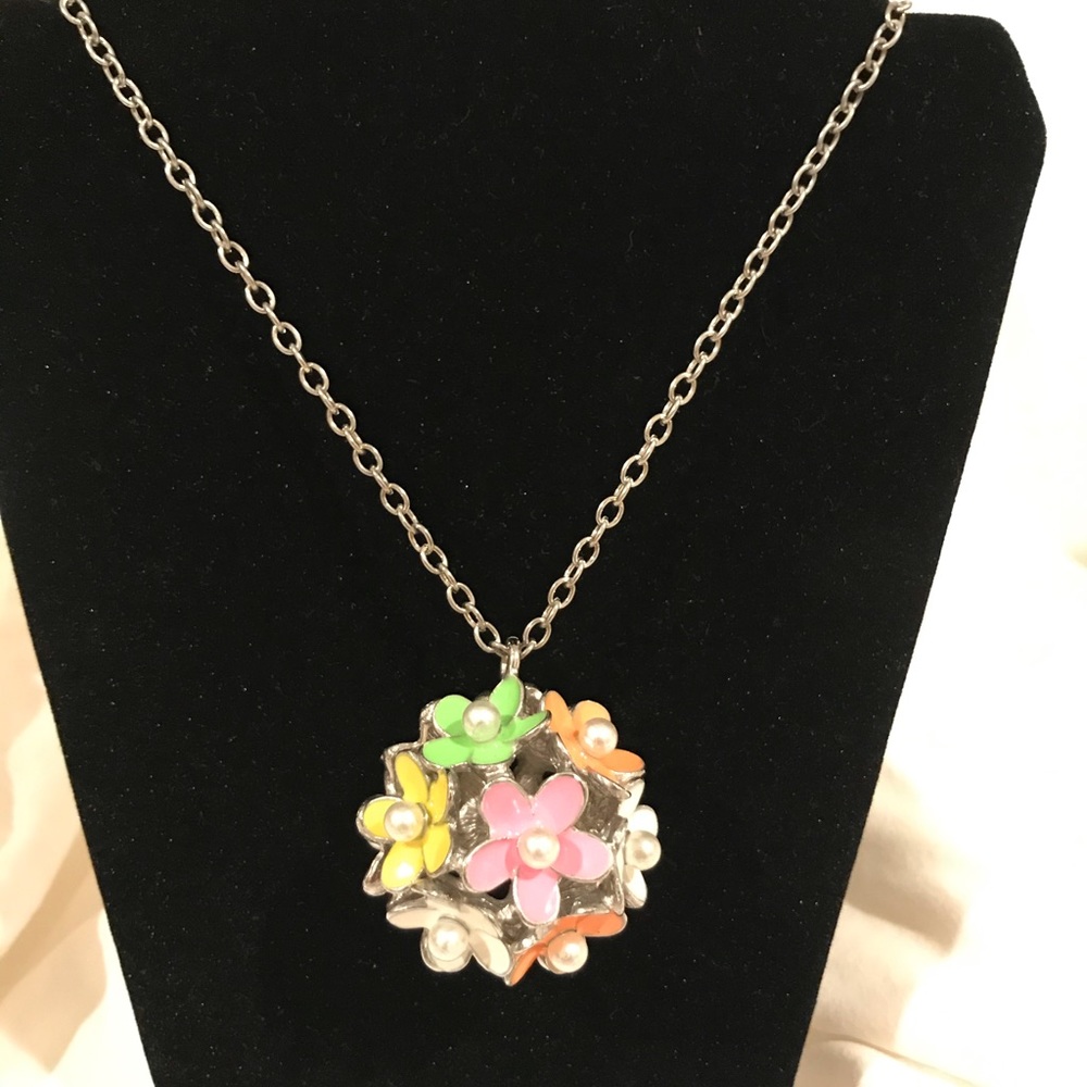 Vintage Necklace with flower sphere 1980’s